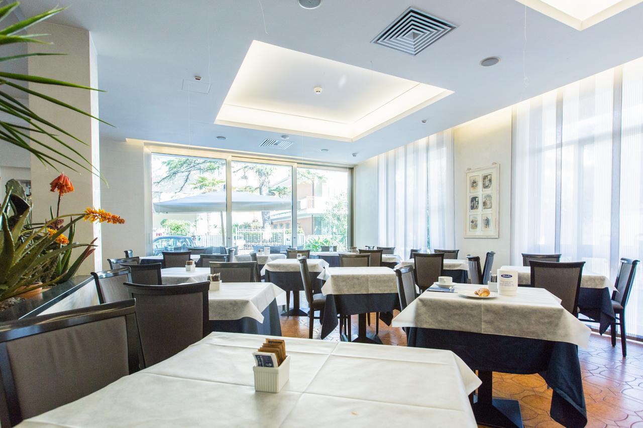 Nautilus Hotel Riccione Bagian luar foto