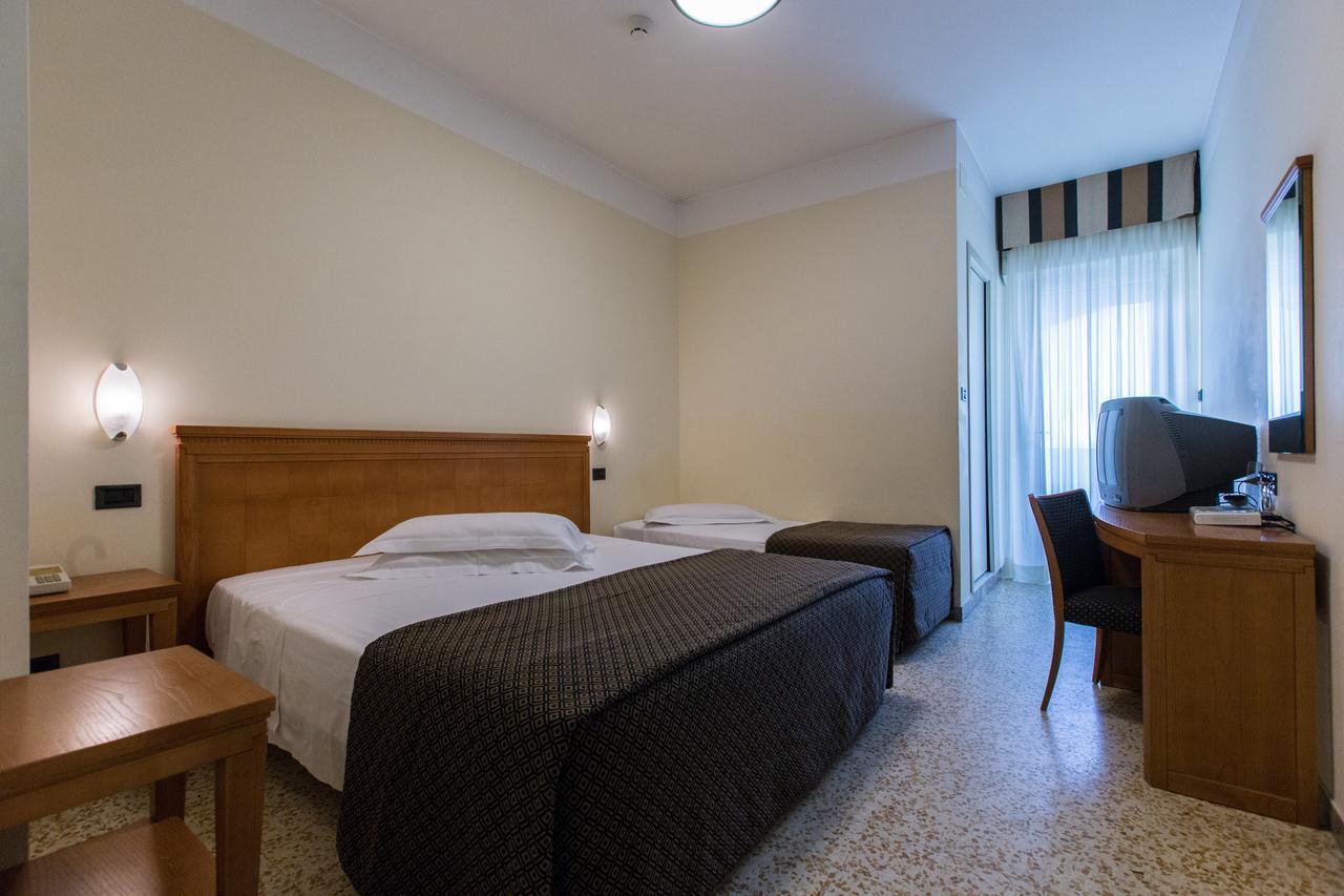 Nautilus Hotel Riccione Bagian luar foto
